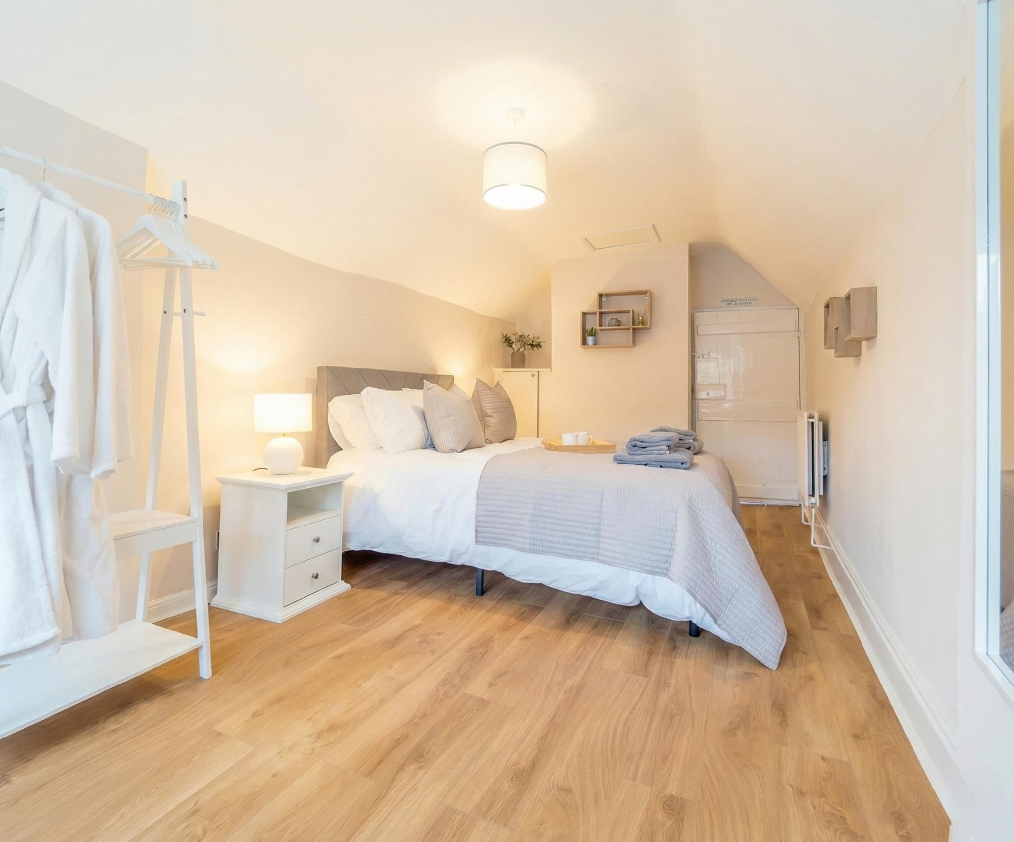 Cheap Accommodation in Stratford-upon-Avon shown as a self contained serviced apartment with a kitchen