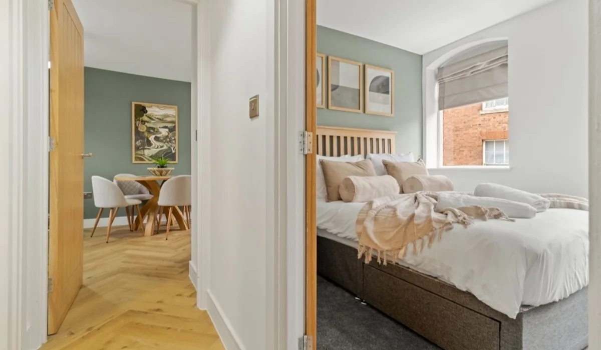 Ideal accommodation in Worcestershire Pear Tree city centre house.
